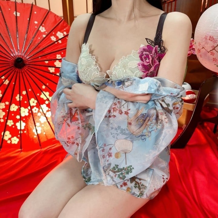 麻依(まい)